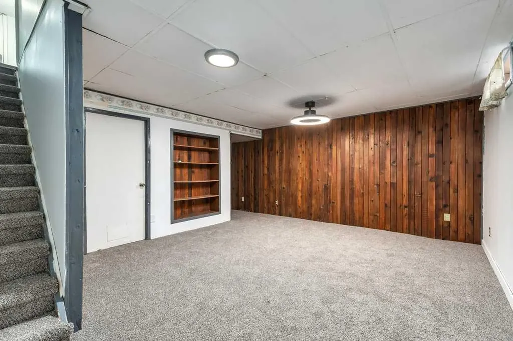 445 40 Street NE Calgary AB T2A 6S1