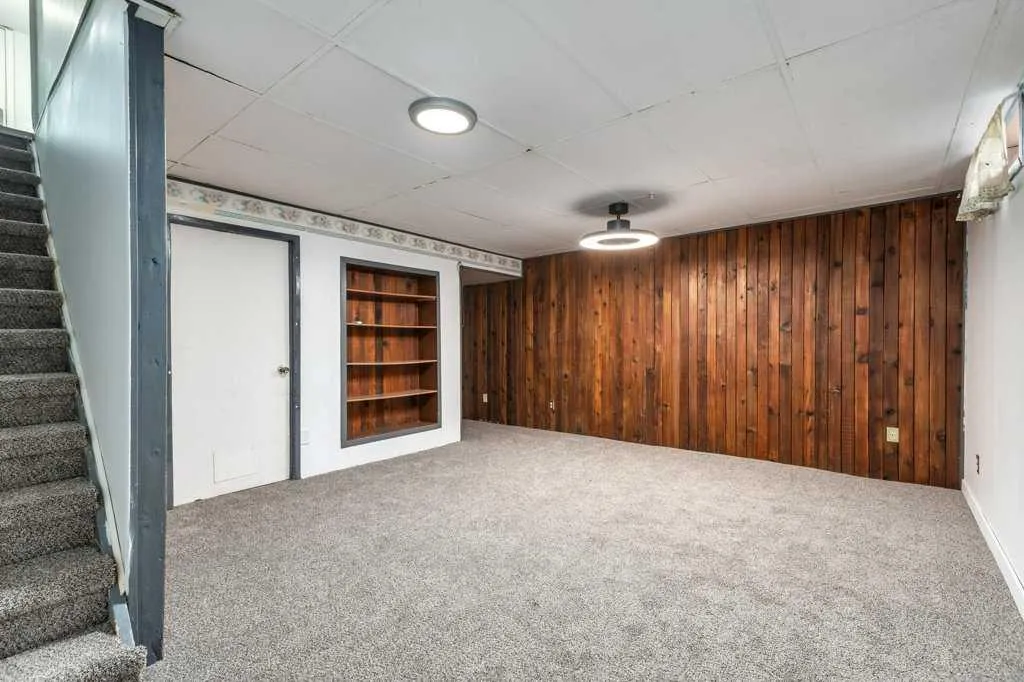 445 40 Street NE Calgary AB T2A 6S1