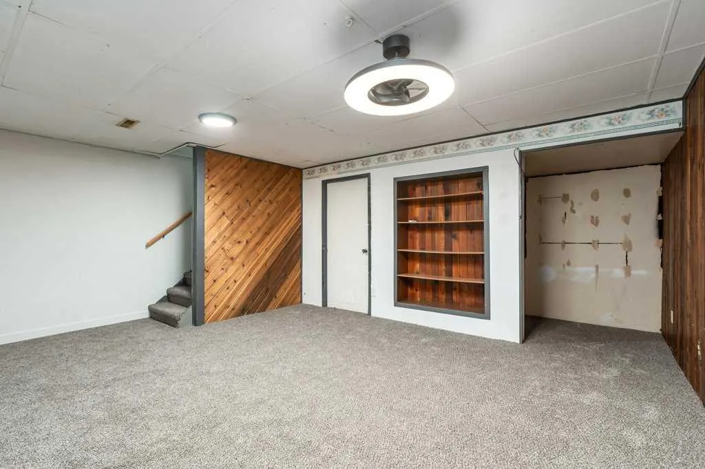 445 40 Street NE Calgary AB T2A 6S1
