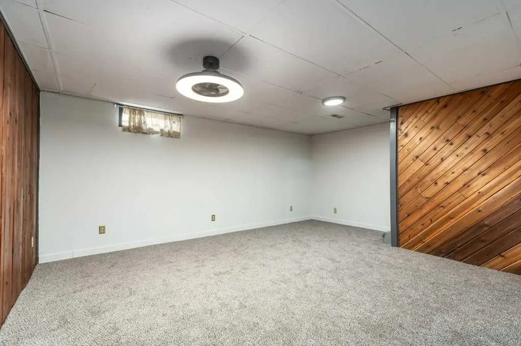 445 40 Street NE Calgary AB T2A 6S1