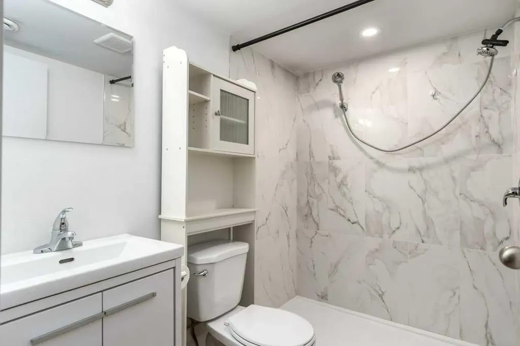 445 40 Street NE Calgary AB T2A 6S1