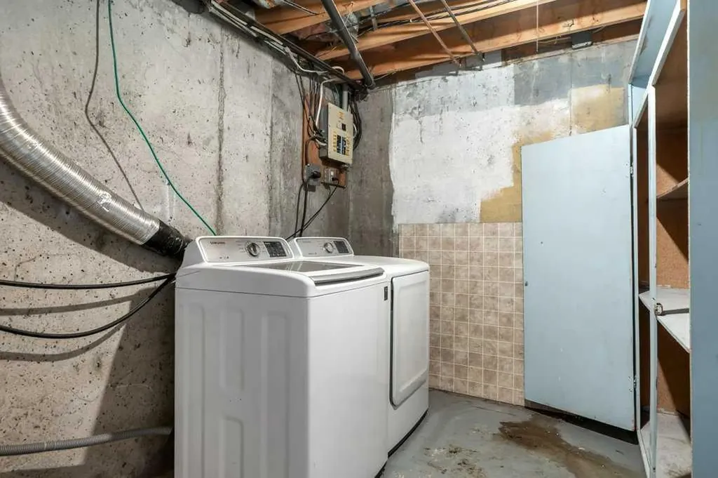 445 40 Street NE Calgary AB T2A 6S1