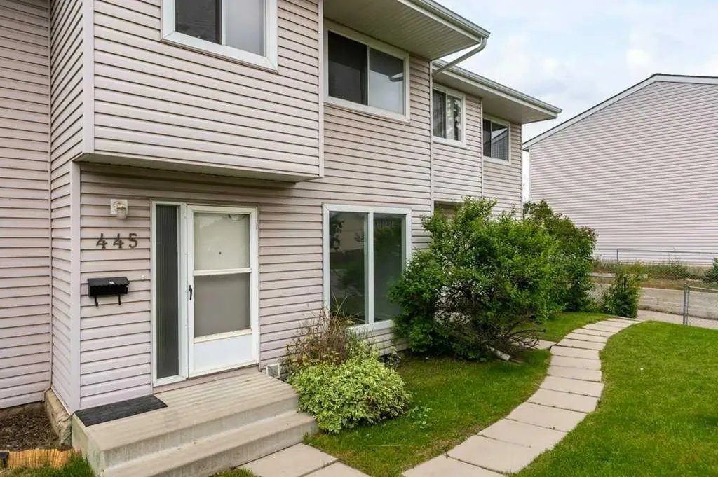 445 40 Street NE Calgary AB T2A 6S1