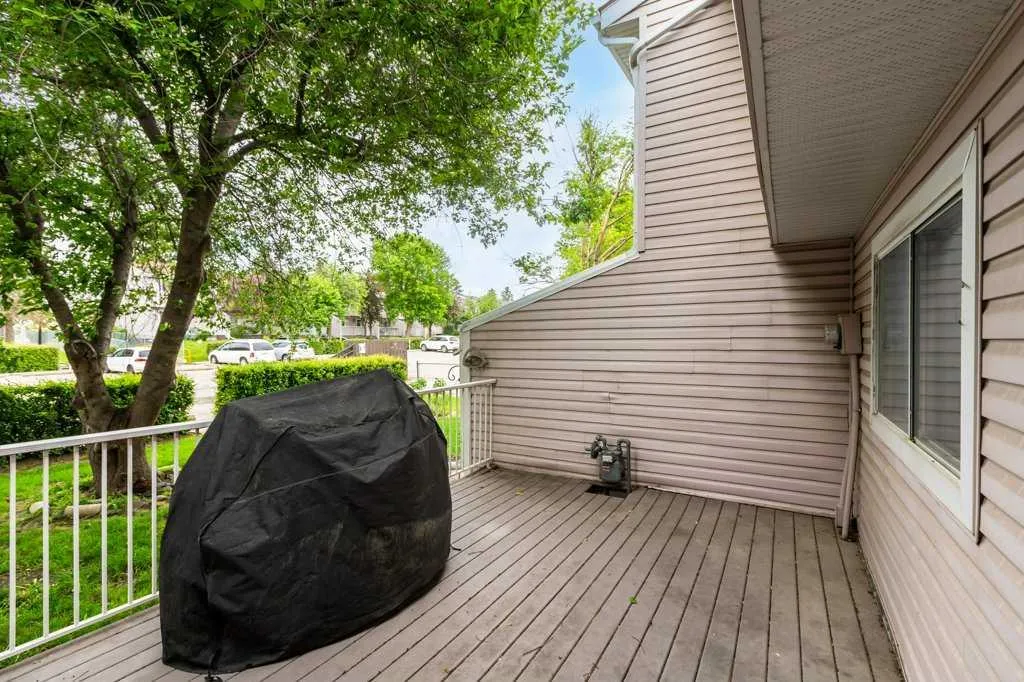 445 40 Street NE Calgary AB T2A 6S1