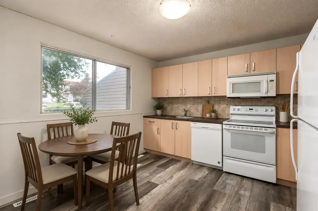 445 40 Street NE Calgary AB T2A 6S1