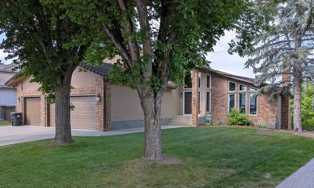 56 Patterson Crescent SW Calgary AB T3H 1T1