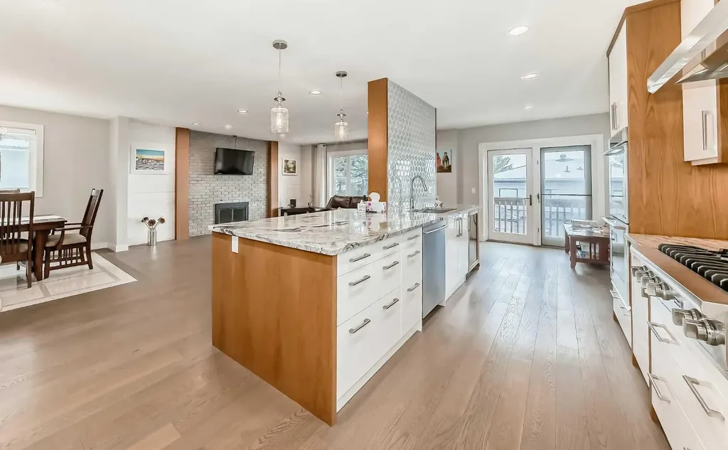 56 Patterson Crescent SW Calgary AB T3H 1T1