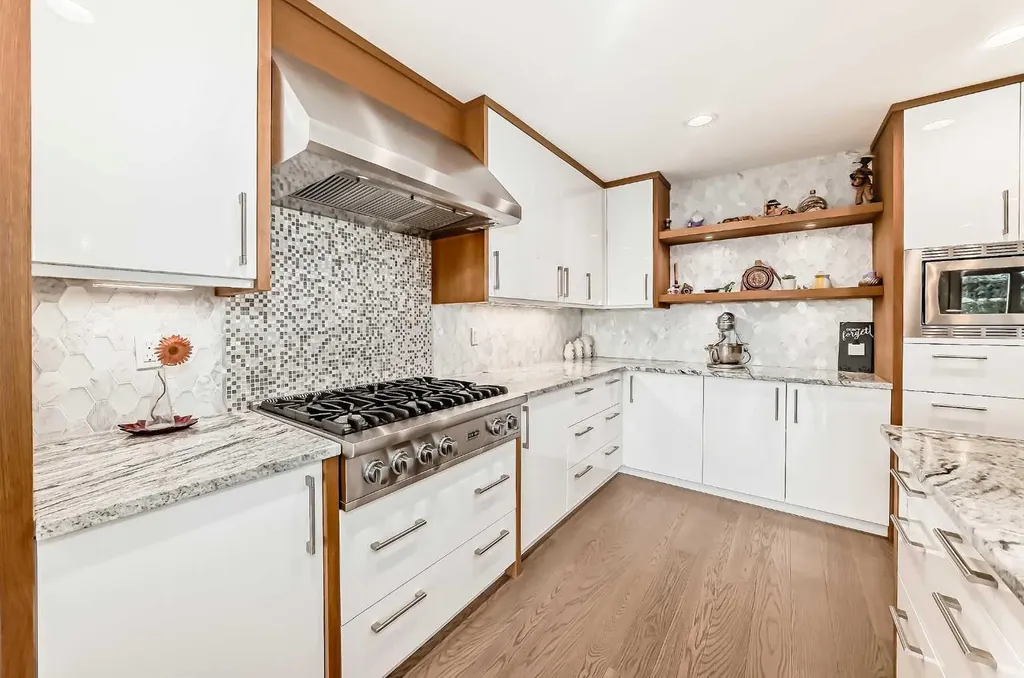 56 Patterson Crescent SW Calgary AB T3H 1T1