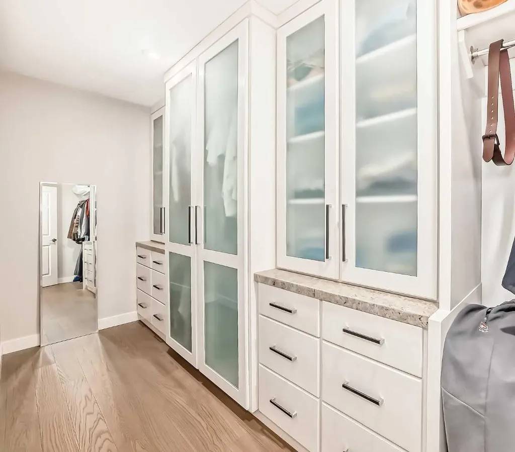 56 Patterson Crescent SW Calgary AB T3H 1T1