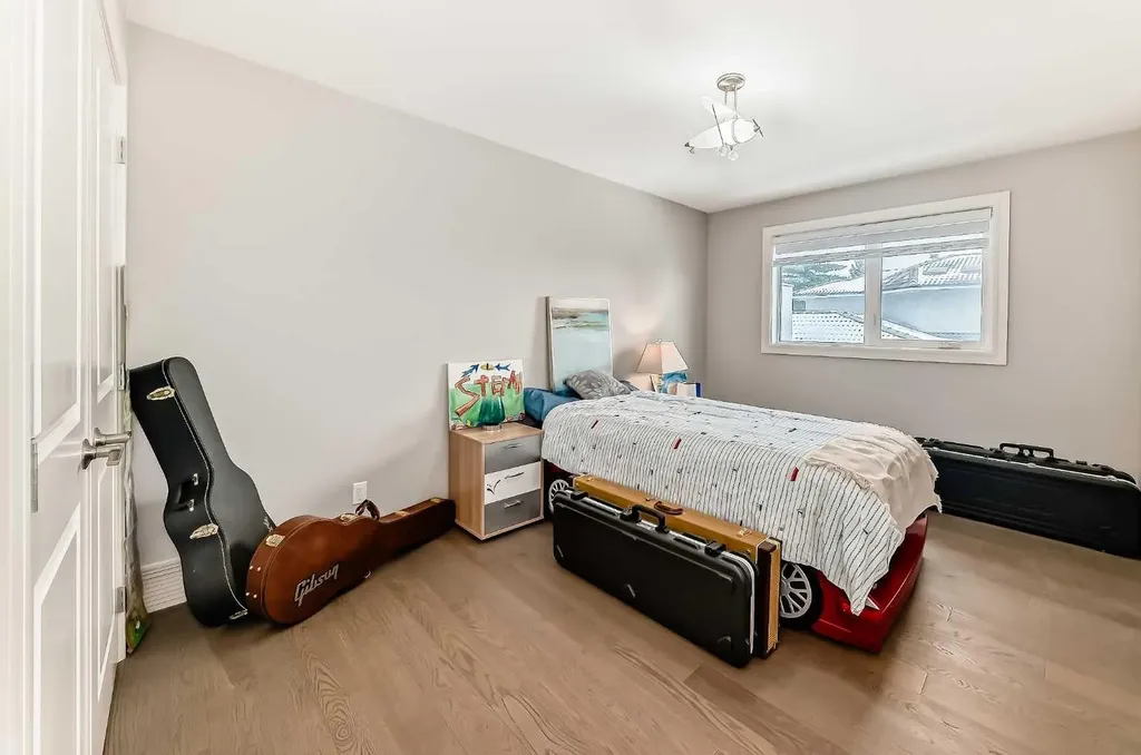 56 Patterson Crescent SW Calgary AB T3H 1T1