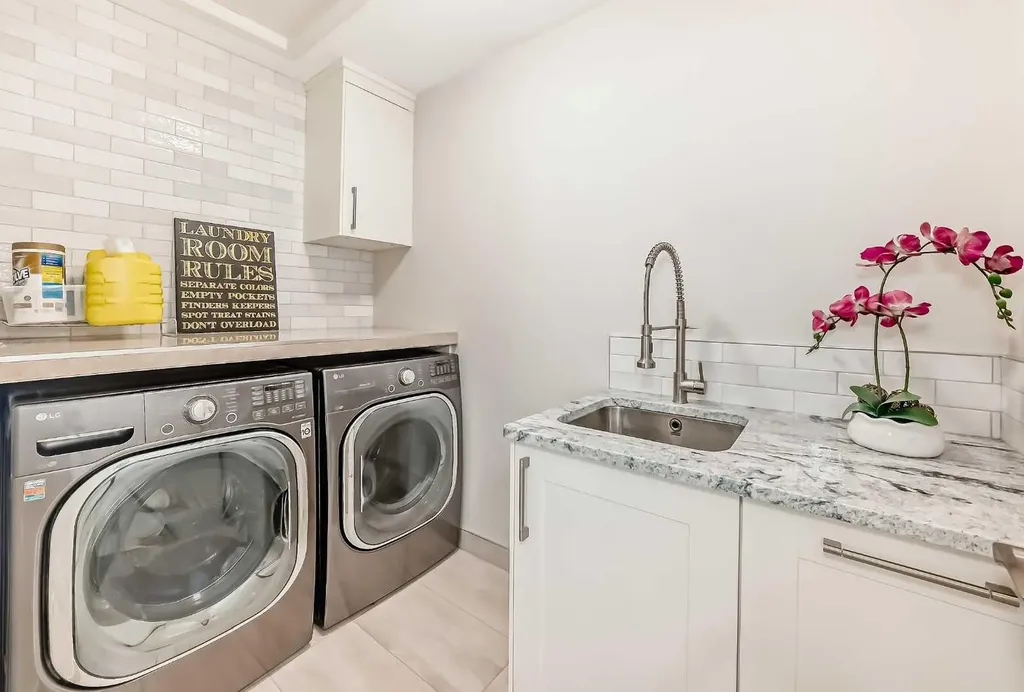 56 Patterson Crescent SW Calgary AB T3H 1T1