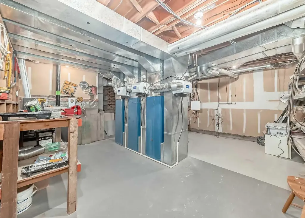 56 Patterson Crescent SW Calgary AB T3H 1T1