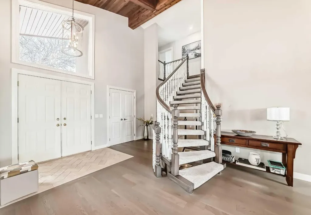 56 Patterson Crescent SW Calgary AB T3H 1T1