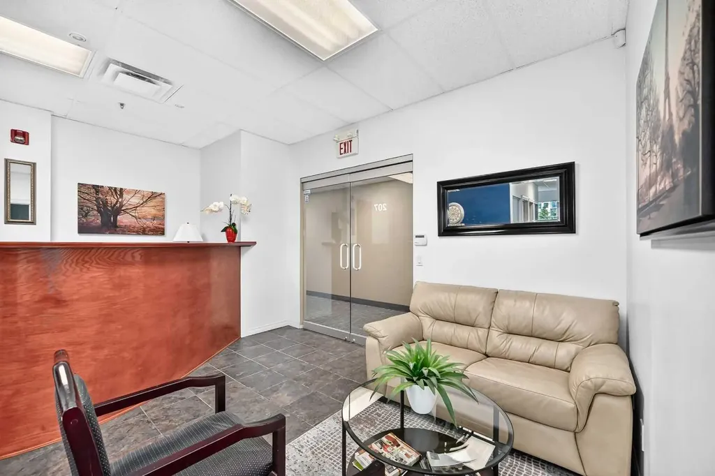 5718 1a Street SW Calgary AB T2H 0E8