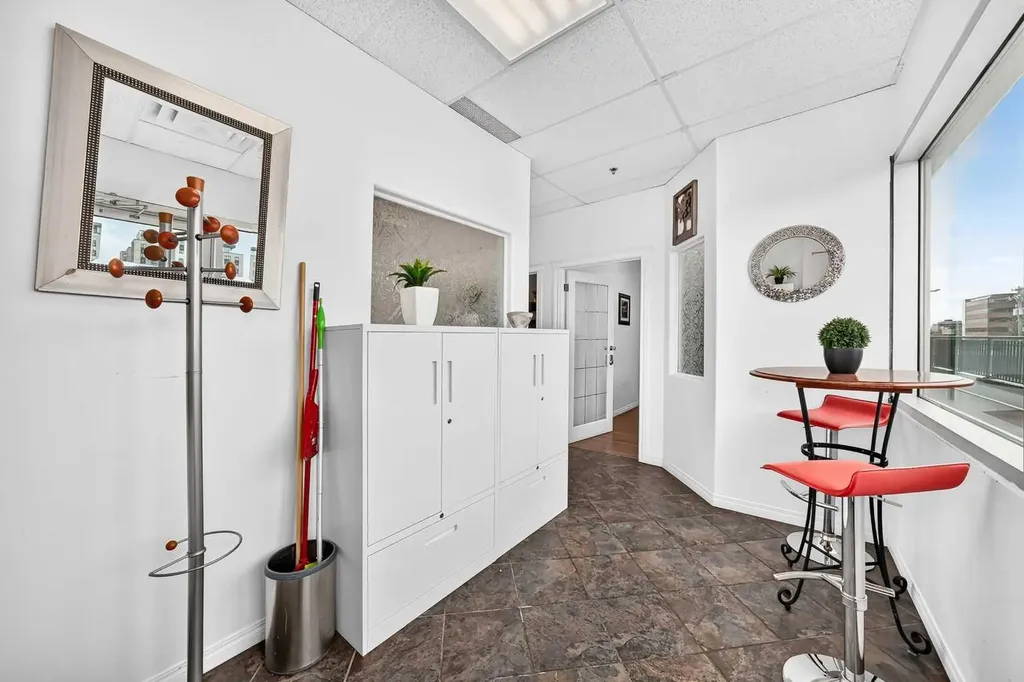 5718 1a Street SW Calgary AB T2H 0E8