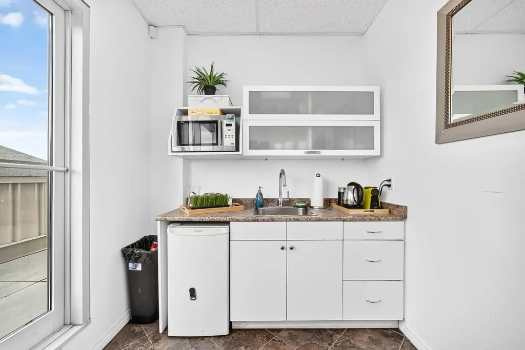 5718 1a Street SW Calgary AB T2H 0E8