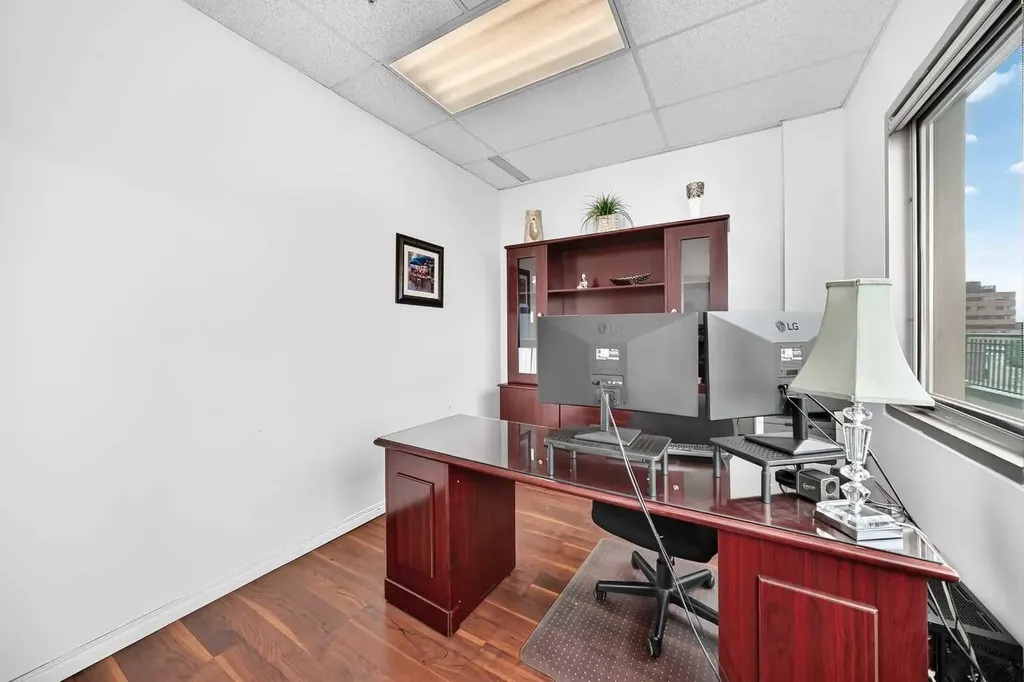 5718 1a Street SW Calgary AB T2H 0E8