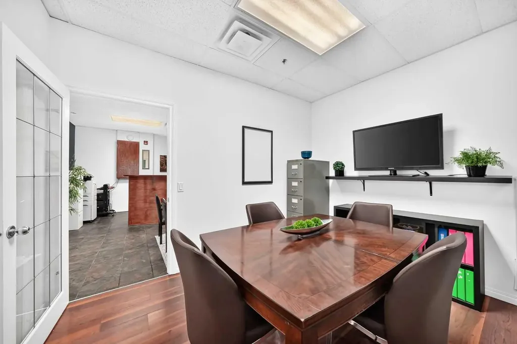 5718 1a Street SW Calgary AB T2H 0E8