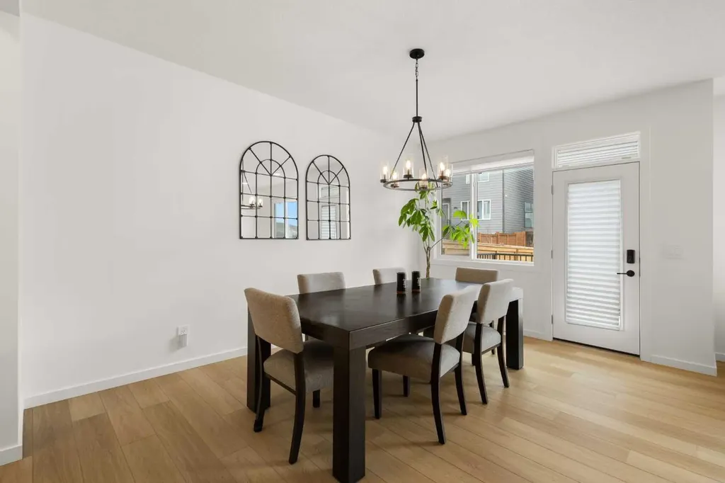 50 Royston Terrace NW Calgary AB T3L 0K2