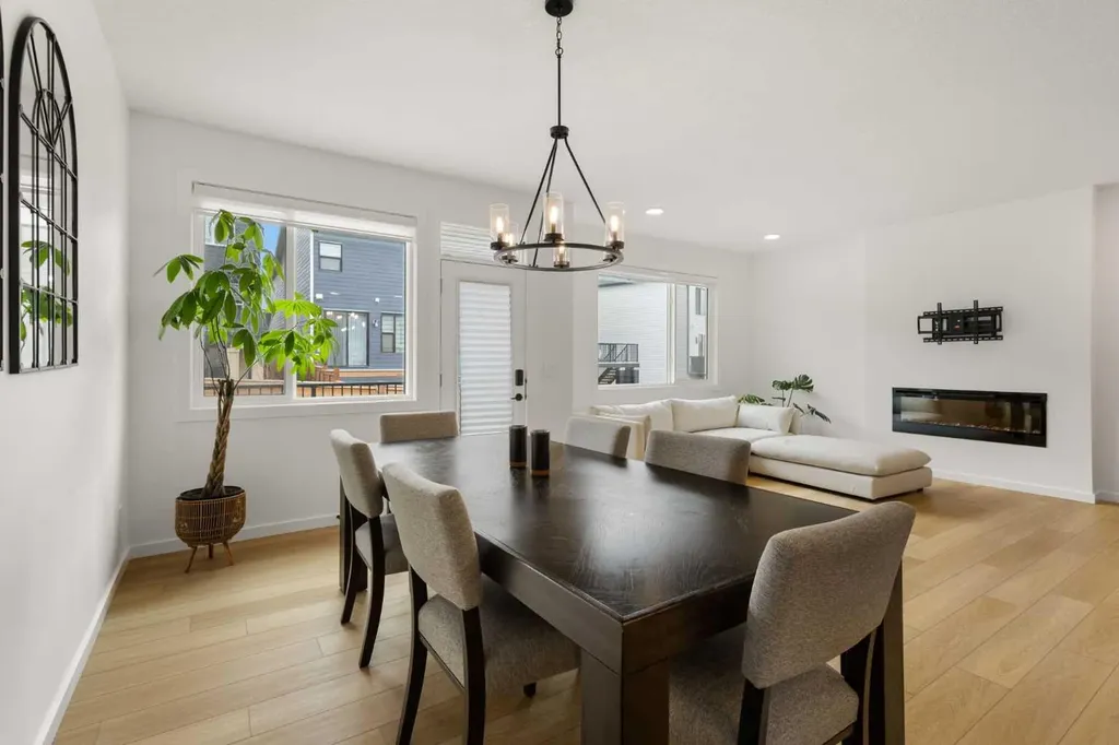 50 Royston Terrace NW Calgary AB T3L 0K2