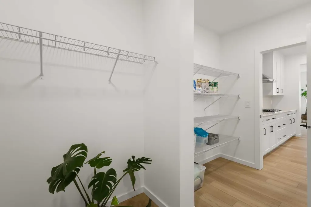 50 Royston Terrace NW Calgary AB T3L 0K2