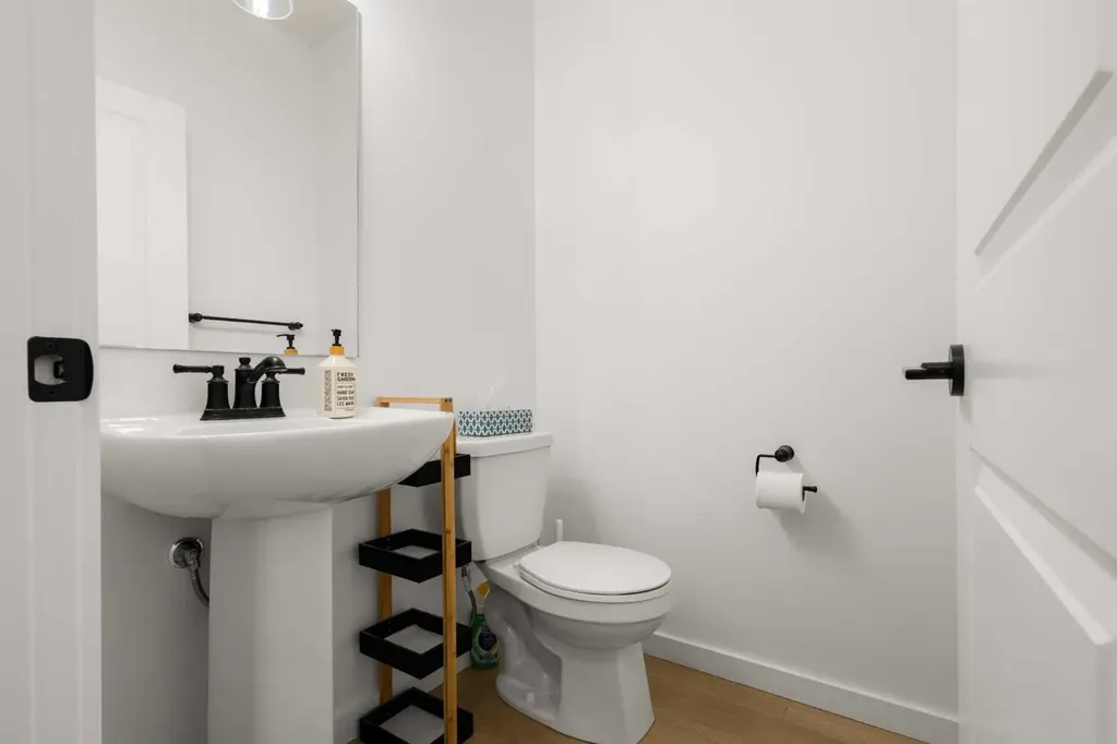 50 Royston Terrace NW Calgary AB T3L 0K2