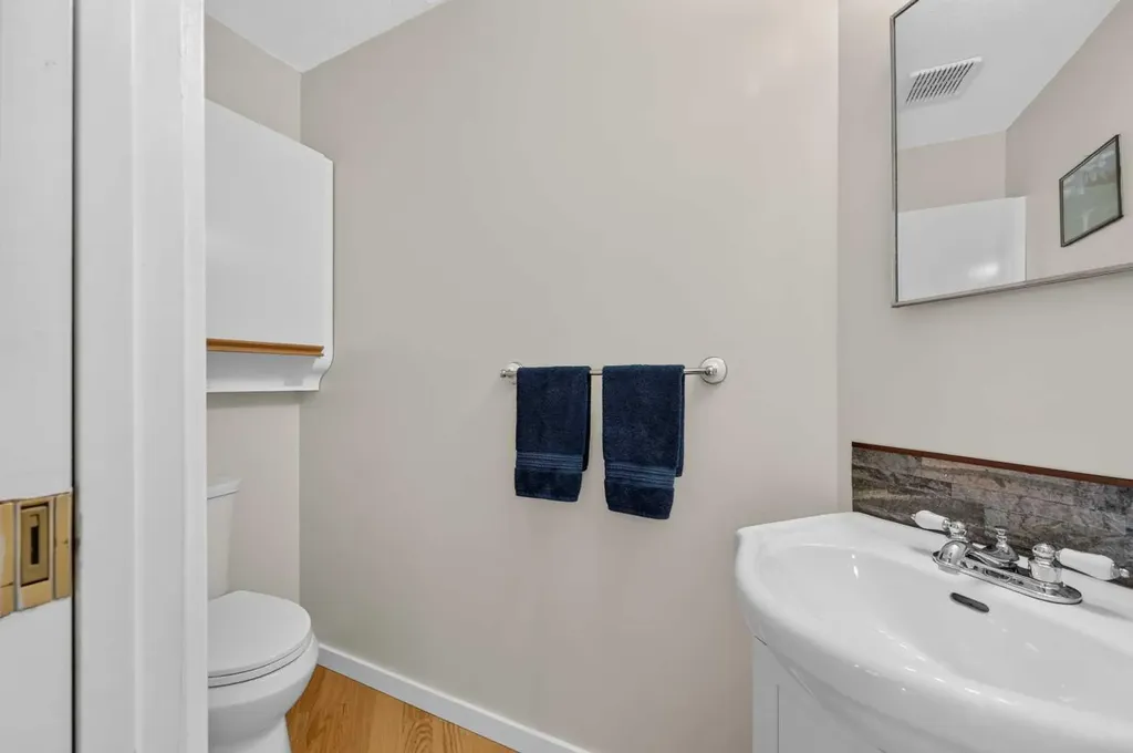 22 Rivercrest Way SE Calgary AB T2C4J8