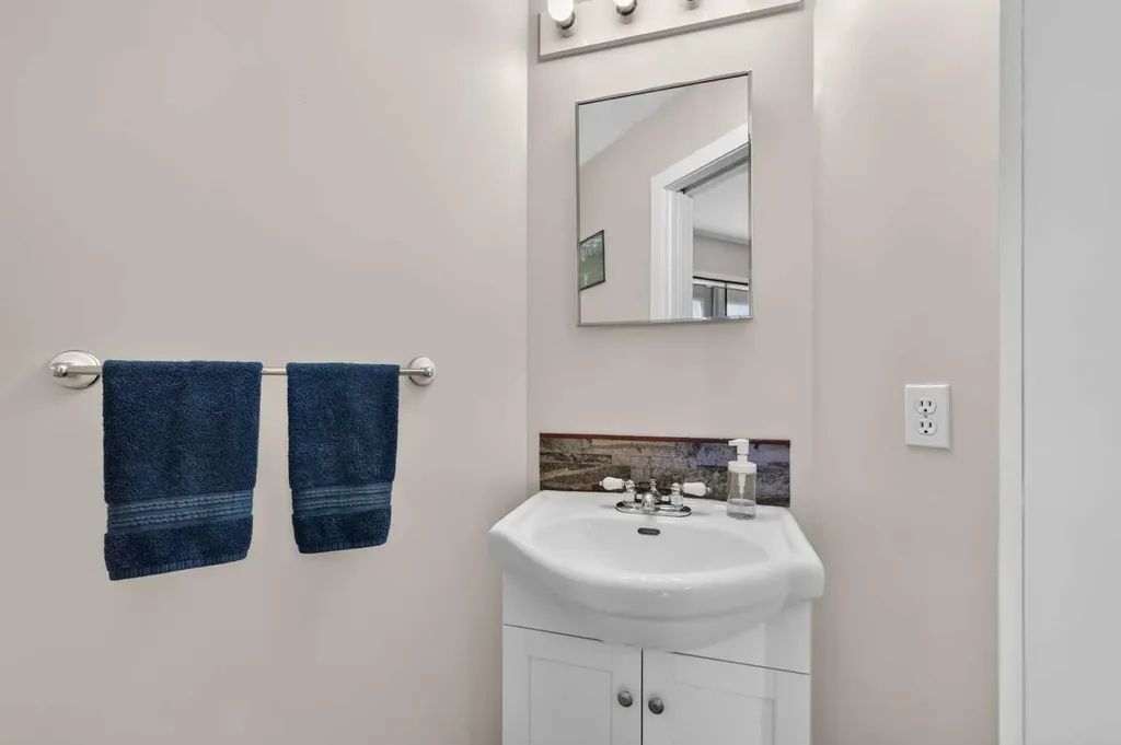 22 Rivercrest Way SE Calgary AB T2C4J8
