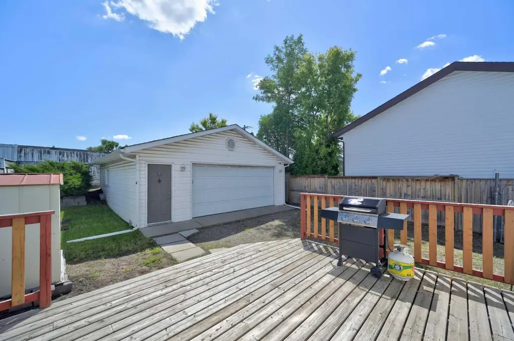 22 Rivercrest Way SE Calgary AB T2C4J8