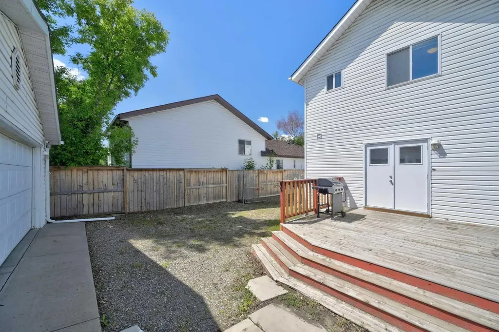 22 Rivercrest Way SE Calgary AB T2C4J8