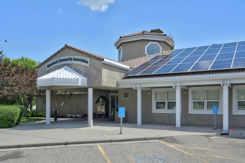 22 Rivercrest Way SE Calgary AB T2C4J8