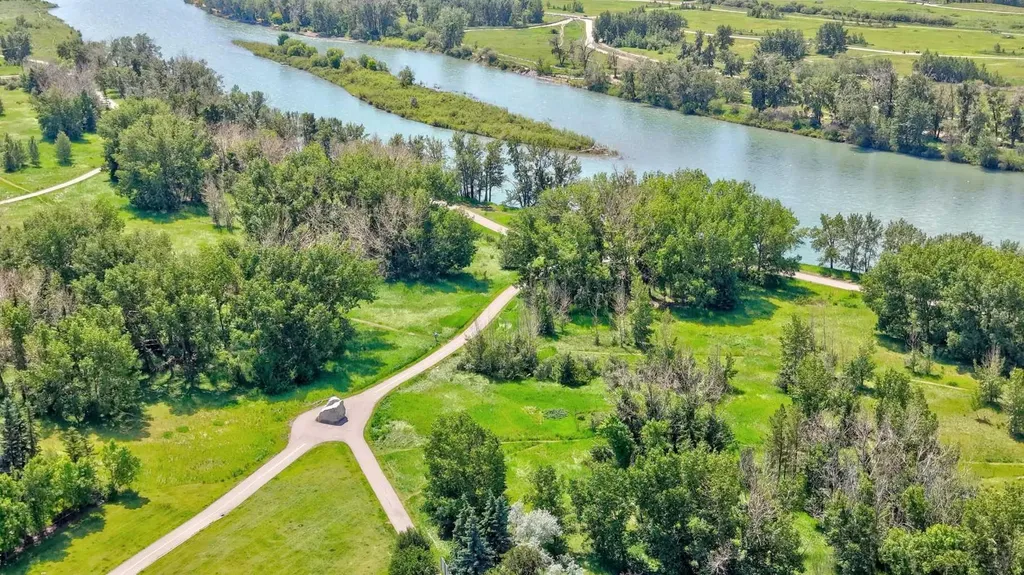 22 Rivercrest Way SE Calgary AB T2C4J8