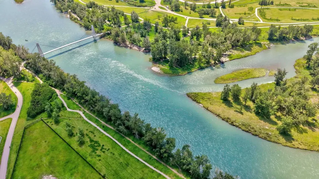 22 Rivercrest Way SE Calgary AB T2C4J8