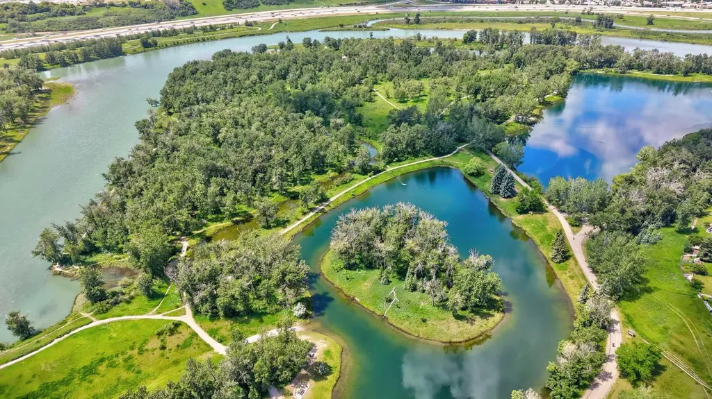 22 Rivercrest Way SE Calgary AB T2C4J8
