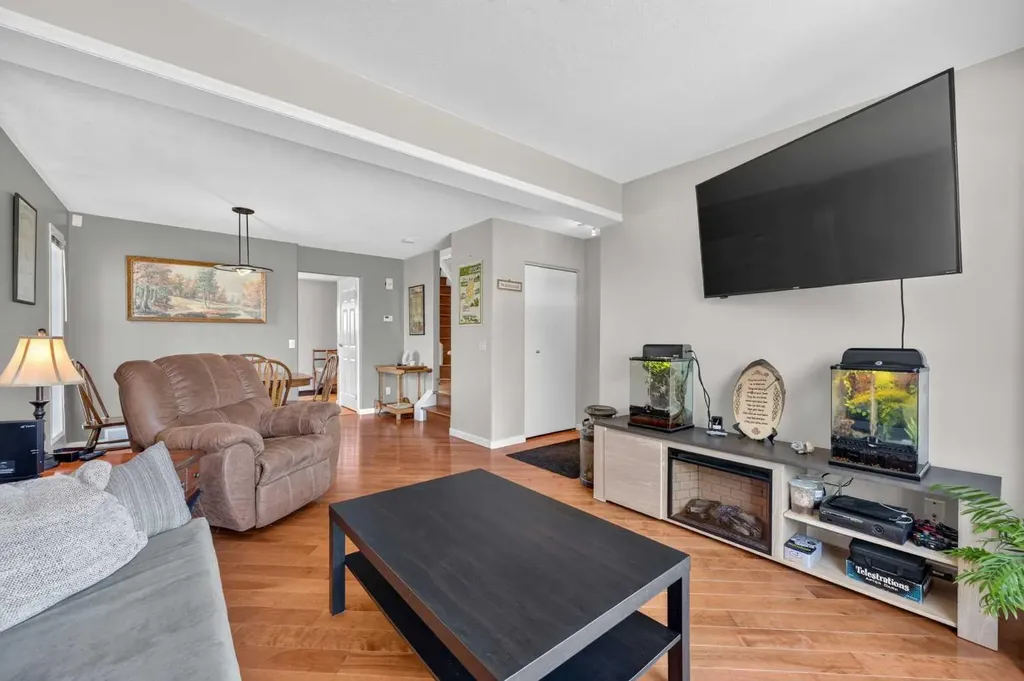 22 Rivercrest Way SE Calgary AB T2C4J8