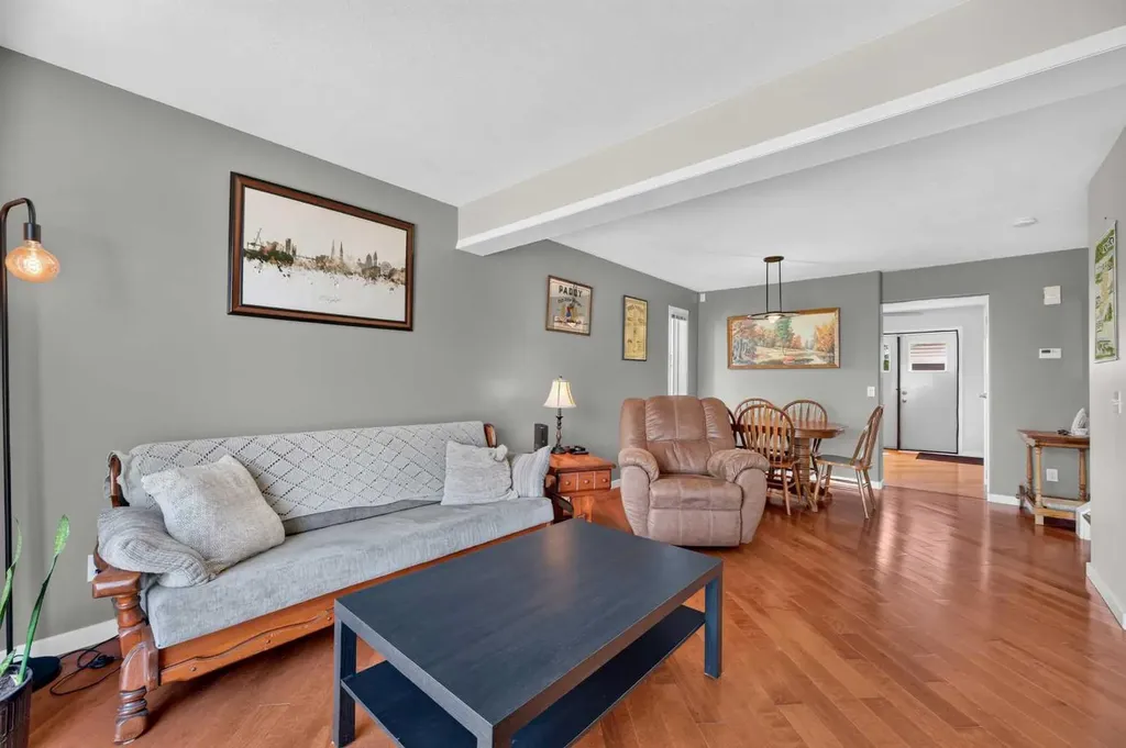 22 Rivercrest Way SE Calgary AB T2C4J8