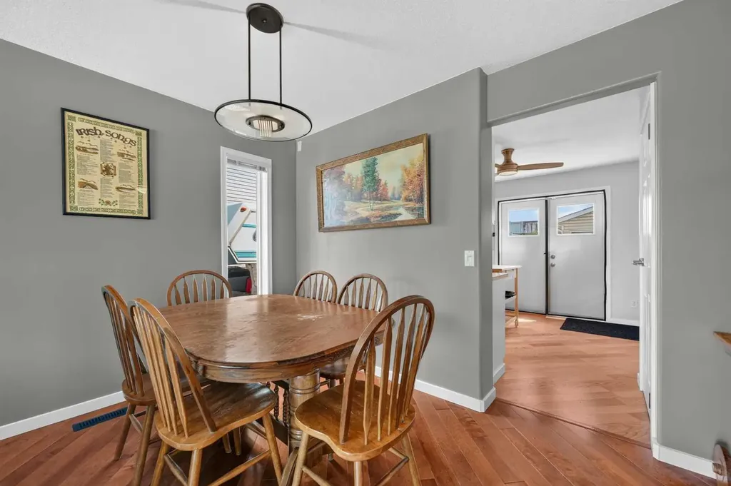 22 Rivercrest Way SE Calgary AB T2C4J8