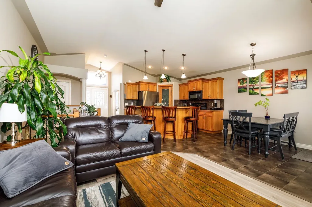 136 Illingsworth Close Red Deer AB T4R 0B1