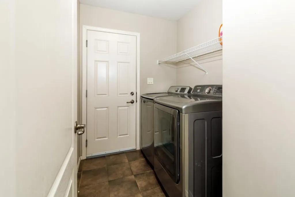 136 Illingsworth Close Red Deer AB T4R 0B1