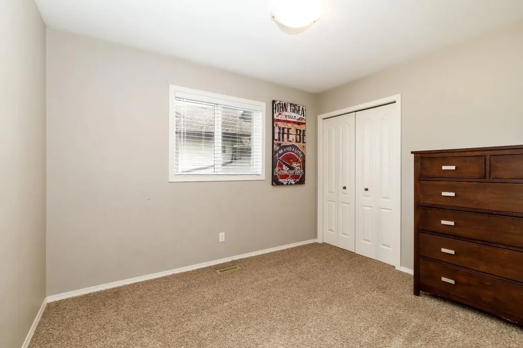 136 Illingsworth Close Red Deer AB T4R 0B1