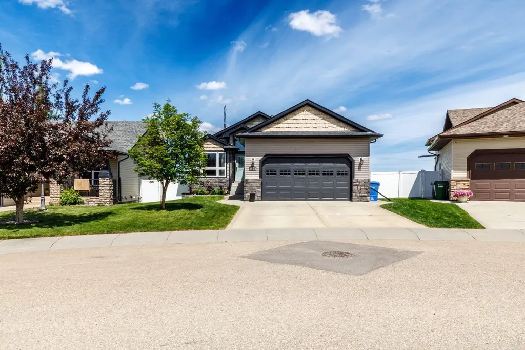 136 Illingsworth Close Red Deer AB T4R 0B1