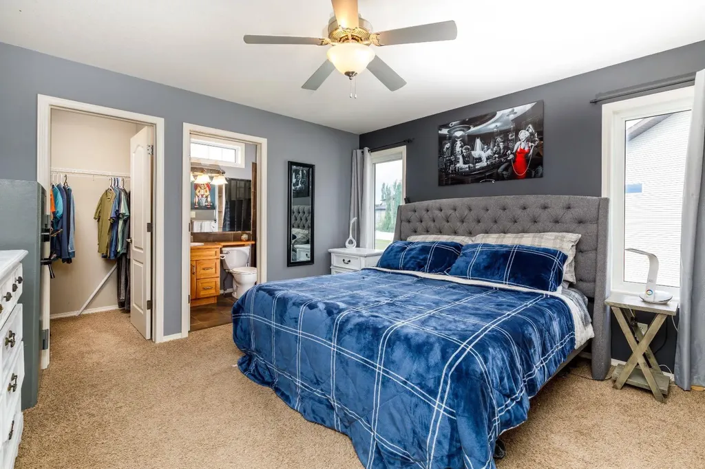136 Illingsworth Close Red Deer AB T4R 0B1