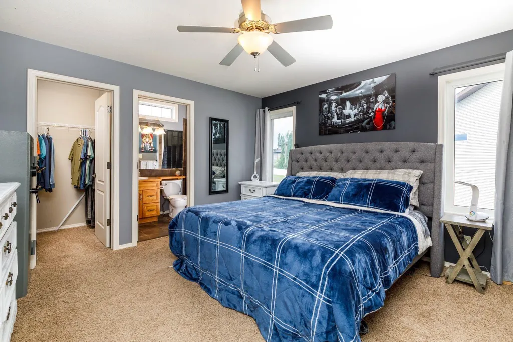 136 Illingsworth Close Red Deer AB T4R 0B1