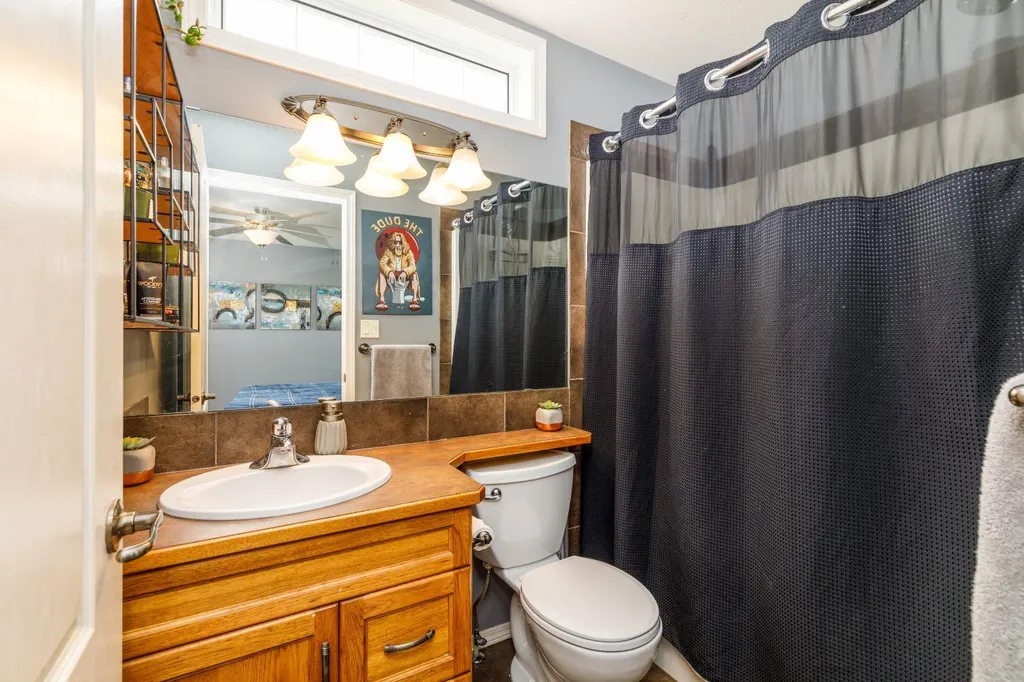 136 Illingsworth Close Red Deer AB T4R 0B1