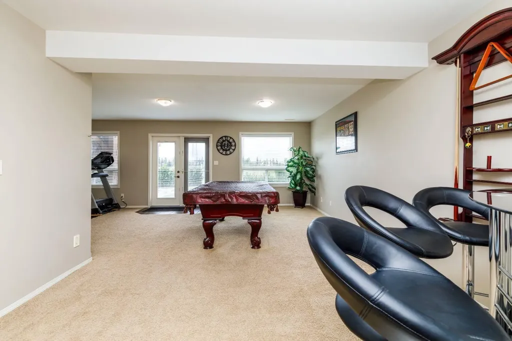 136 Illingsworth Close Red Deer AB T4R 0B1