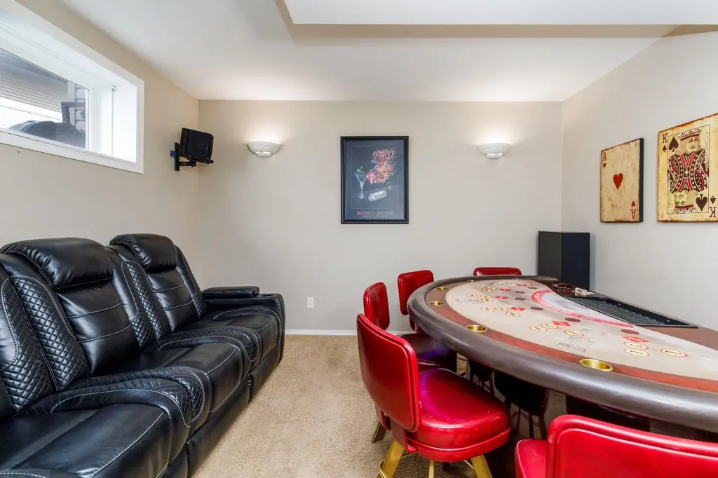 136 Illingsworth Close Red Deer AB T4R 0B1