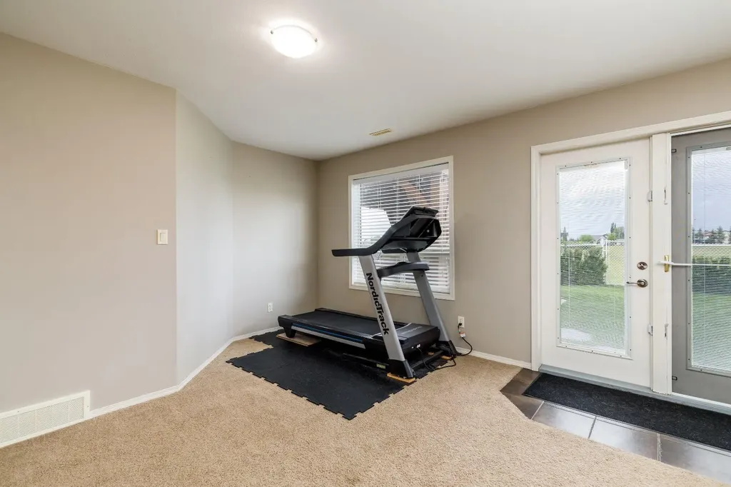 136 Illingsworth Close Red Deer AB T4R 0B1