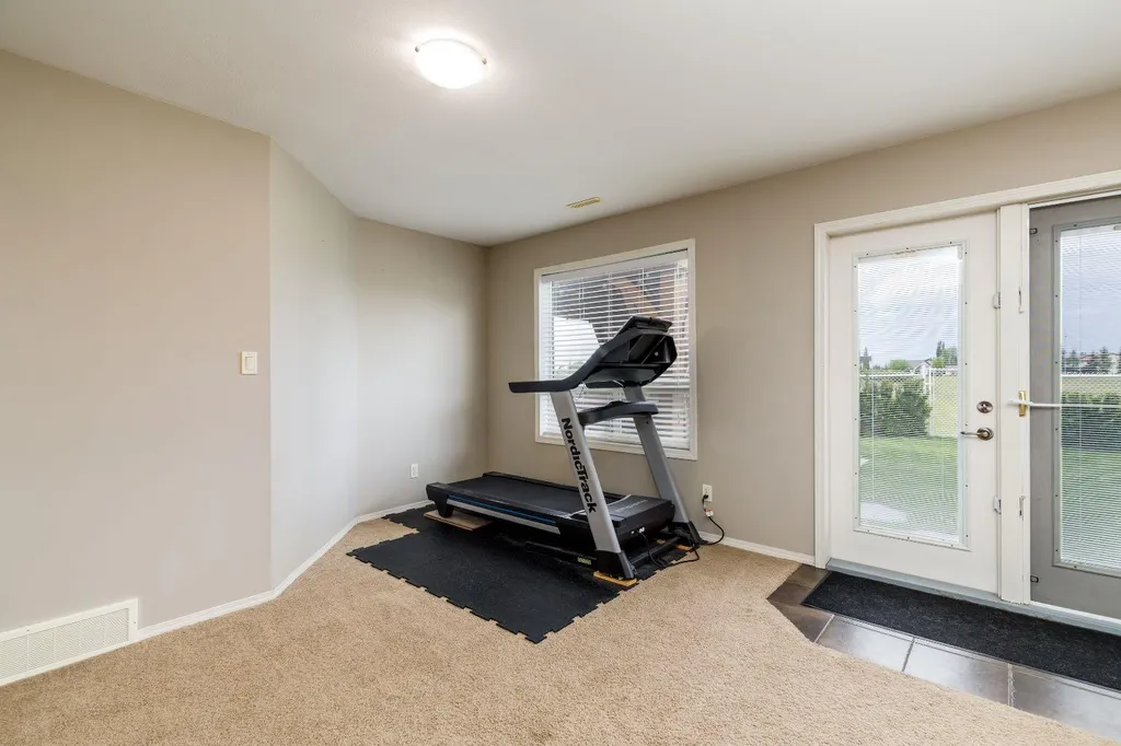 136 Illingsworth Close Red Deer AB T4R 0B1