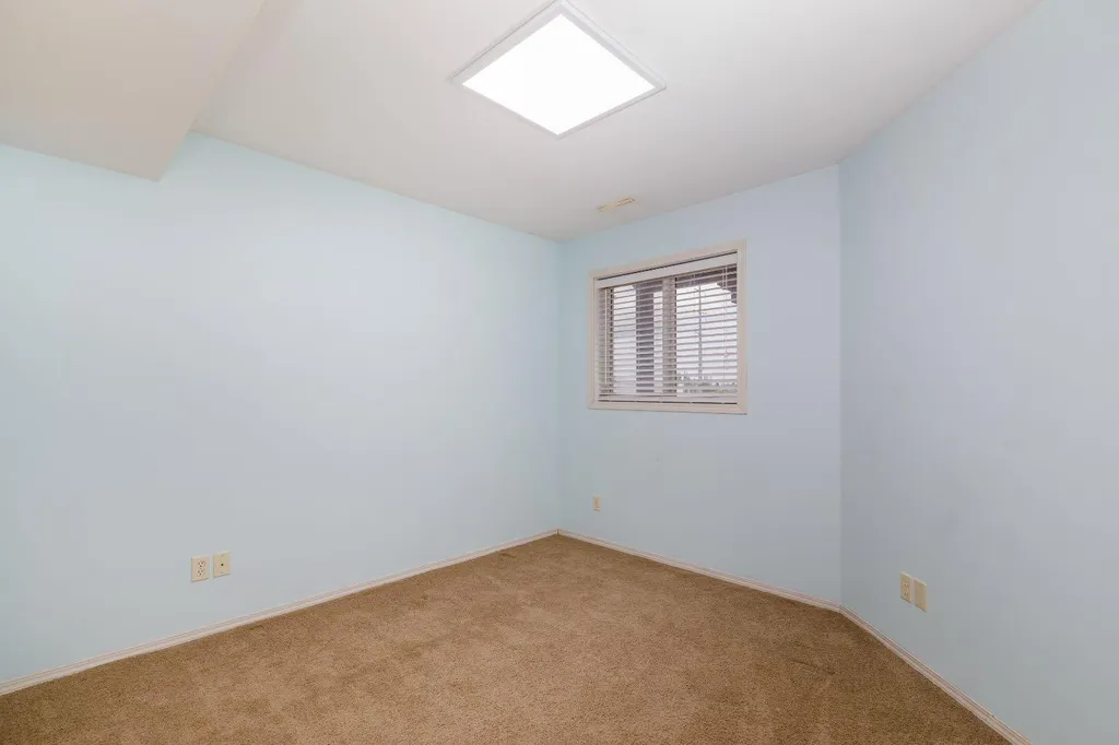 136 Illingsworth Close Red Deer AB T4R 0B1