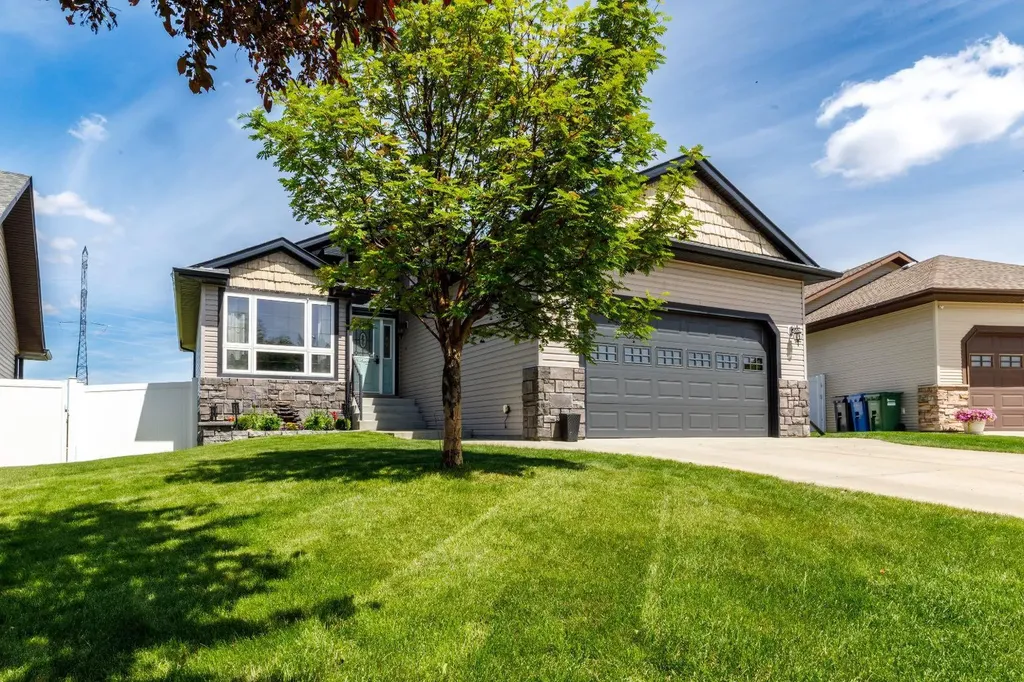 136 Illingsworth Close Red Deer AB T4R 0B1